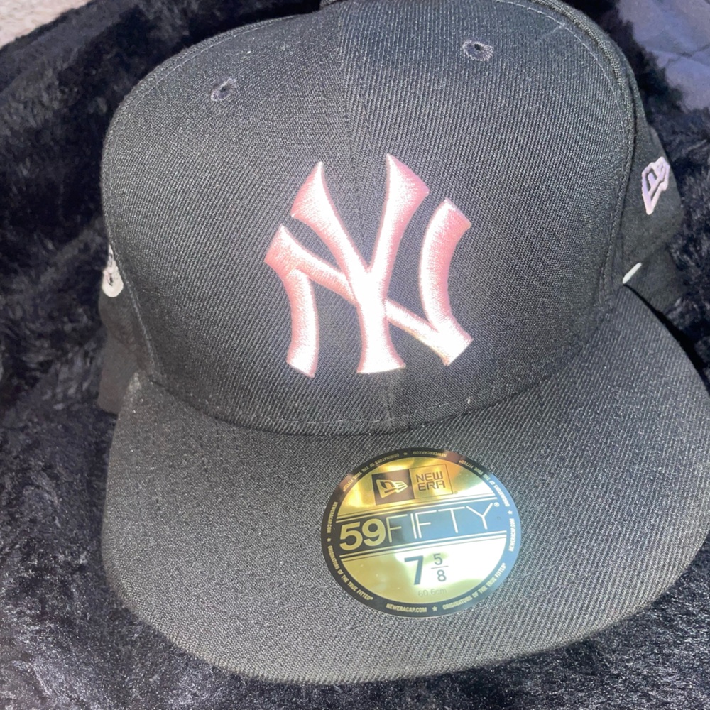 Black and Pink fitted MLB hat